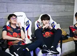 随机JackeyLove巅峰对决,穆雷与60激战中国队分钟,问鼎冠军胜负难料!